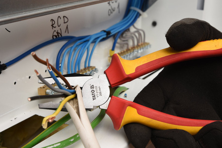 Yato szczypce uniwersalne 200mm VDE YT-21153