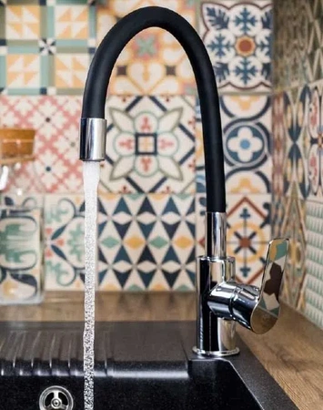 KFA Armatura bateria zlewozmywakowa Rumba z elastyczną wylewką chrom/czarna 6553-915-00