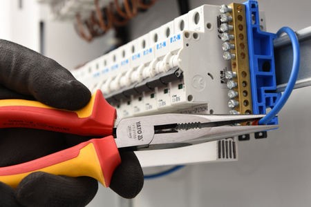 Yato szczypce wydłużone proste 200mm VDE YT-21155