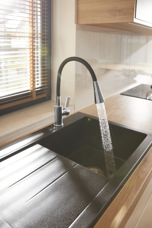 KFA Armatura zlewozmywakowa Rumba Duo z elastyczną wylewką chrom/czarna 6553-925-00