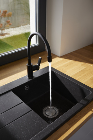 KFA Armatura bateria zlewozmywakowa Rumba z elastyczną wylewką czarna 6553-915-81