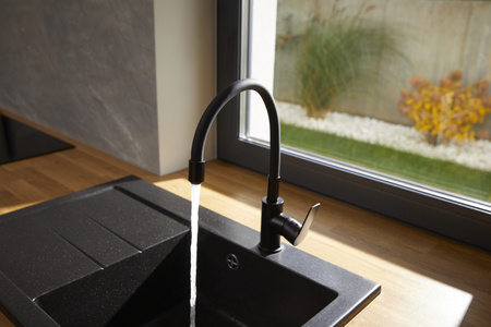 KFA Armatura bateria zlewozmywakowa Rumba z elastyczną wylewką czarna 6553-915-81