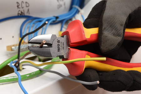 Yato szczypce tnące boczne 180mm VDE YT-21159